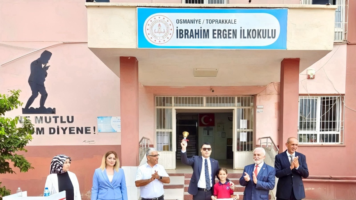2025 – 2026 Eğitim Öğretim Yılının İlk Ders Zilini Sayın Kaymakamımız Volkan ÖZER Çaldı.